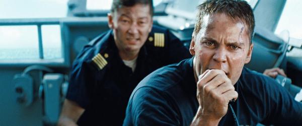 Bild 1 von 22: Kämpfen unerbittlich bis zum Schluss: Captain Yugi Nagata (Tadanobu Asano, l.) und Lieutenant Alex Hopper (Taylor Kitsch, r.) ...