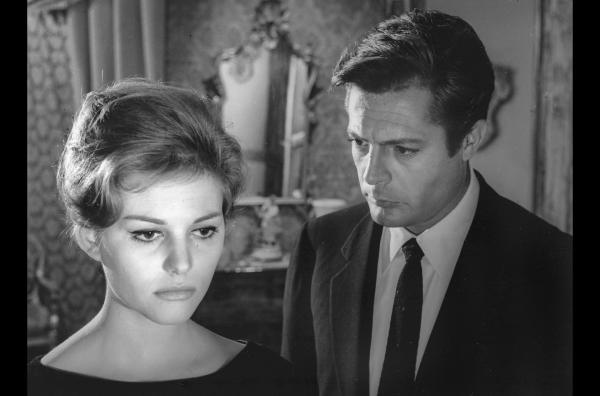 Bild 1 von 4: Claudia Cardinale und Marcello Mastroianni in Mauro Bologninis ?Bel Antonio? (1960)
