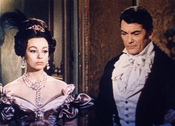Bild 1 von 7: Irène (Dany Robin) diskutiert mit ihrem Liebhaber Graf Rodolphe de Sambreuil (Jean Marais) über dessen Prinzipien.