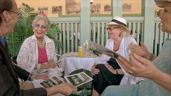 Bild 1 von 16: Im Bild: Lotte Tobisch beim Charity Galopprennen in Baden.