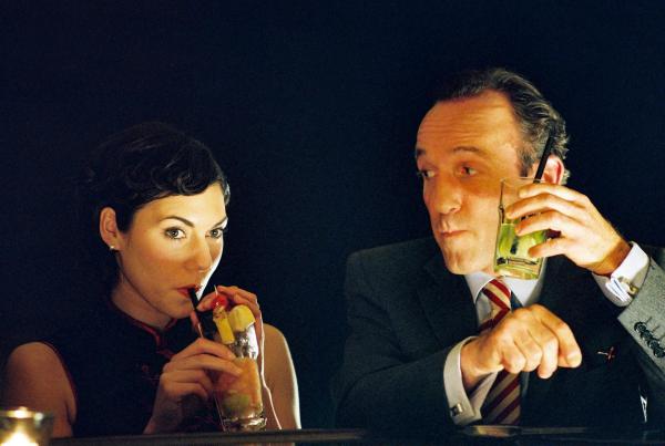 Bild 1 von 27: Im Bild: Katrin Ritt (Caroline), Karl Markovics (Platzer).