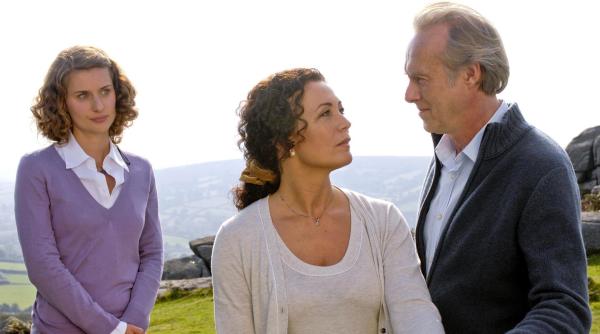 Bild 1 von 10: Im Bild: Nach vielen Jahren trifft Sally (Barbara Wussow, mi.), Oliver den Vater (Siemen Rühaak) von Amy (Marie Rönnebeck) wieder.
