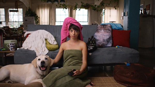 Bild 1 von 10: Nach einem unglücklichen Beziehungsende zieht Emma (Kate Micucci) mit ihrem Hund Summit und ihrem Kater Ajax nach San Francisco.