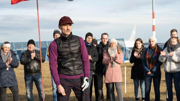 Bild 1 von 10: Harald Armbruster (Jan Georg Schütte)