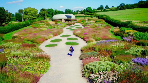 Bild 1 von 9: Im Bild: Michel Roux jr. auf dem Weg zum Restaurant \