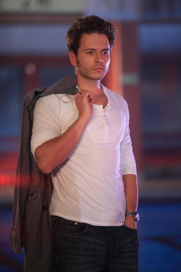 Bild 1 von 22: Reagiert getroffen auf Annas Liebeserklärung an Tom: Enrique (Jacob Weigert) ...