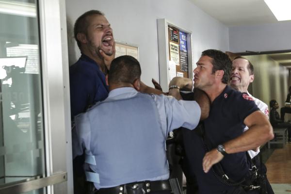 Bild 1 von 8: (l-r) Paul Thomas as Big John, Taylor Kinney as Kelly Severide -- (Photo by: Elizabeth Morris/NBC)