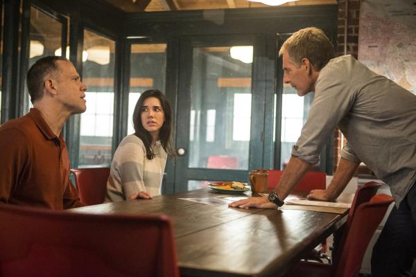 Bild 1 von 10: Eine Einbruchserie verläuft tödlich, Pride (Scott Bakula, r.) und sein Team ermittelt. Doch können Sofia Freeman (Erica Dasher, M.) und ihr Vater Navy Commander Thomas Freeman (Rick Peters, l.) dabei behilflich sein?