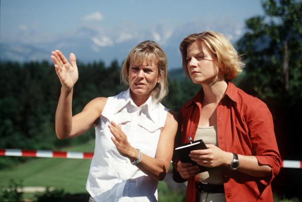 Bild 1 von 23: Im Bild (v.li.): Andrea L?Arronge (Gräfin Schönberg), Kristina Sprenger (Karin Kofler).