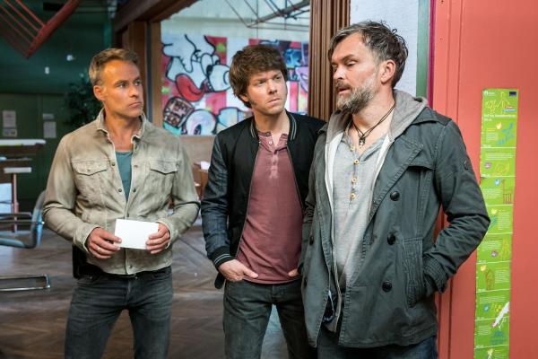 Bild 1 von 5: (v.l.n.r.) Jan Maybach (Marco Girnth); Tom Kowalski (Steffen Schroeder); Ralf Meineke (Ole Puppe)