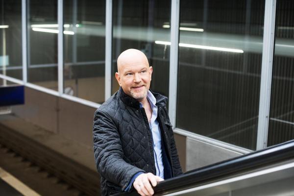 Bild 1 von 9: Ist den Abzockern in Deutschland auf der Spur: Moderator Peter Giesel ...