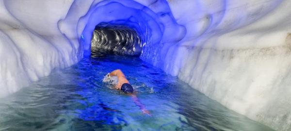 Bild 1 von 18: Im Bild: Eisbaden am Hintertuxer Gletscher.