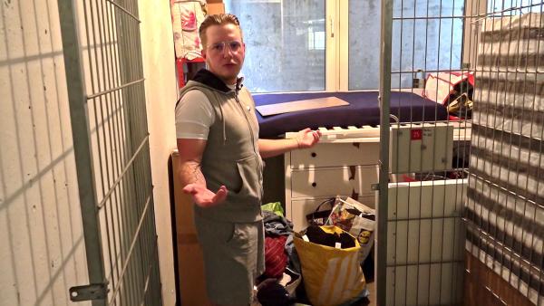 Bild 1 von 4: Jonas möchte seinen Keller aufräumen