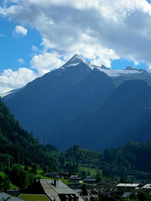 Bild 1 von 8: Im Bild: Kitzsteinhorn von Kaprun aus.