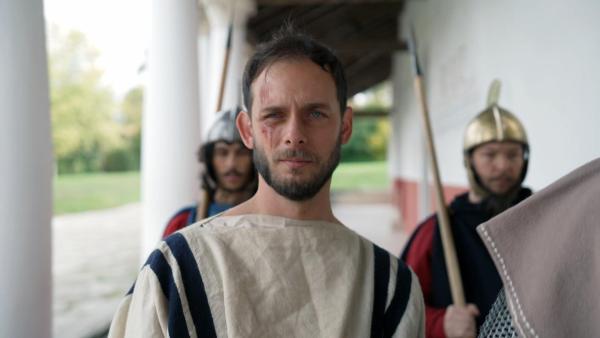 Bild 1 von 1: Im Bild: Spielszene  Florian am Gang zur Hinrichtung (Darsteller Geza Frank).