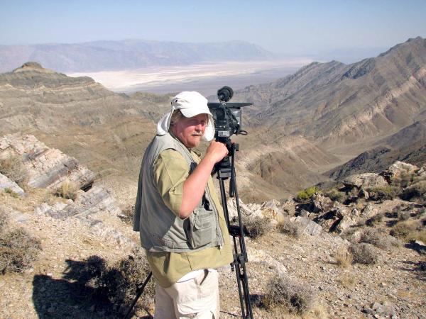 Bild 1 von 6: Im Bild: Regisseur Udo Maurer in der Gluthitze des amerikanischen Death Valley.