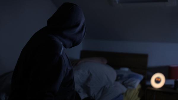 Bild 1 von 5: Der sogenannte Fensterbohrer brach in die Häuser ein, während die Bewohner schliefen. In vielen Fällen setzte er sich zu ihnen ans Bett und beobachtete sie beim Schlafen.