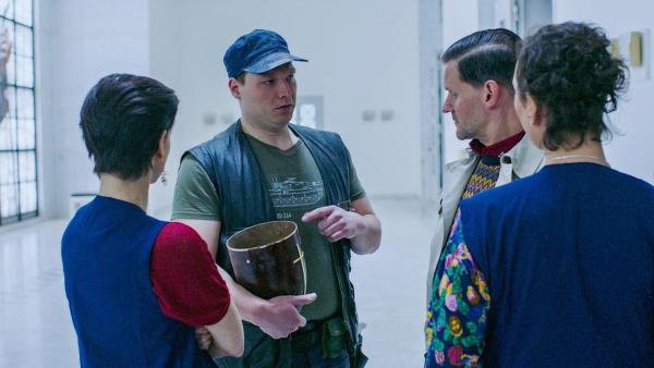 Bild 1 von 35: Im Bild (v.li.): Zeynep Buyrac (Mira), Manuel Sefciuc (Valentin), David Oberkogler (Inspektor Herbert Muchitsch), Ursula Strauss (Michelle Sendracek).