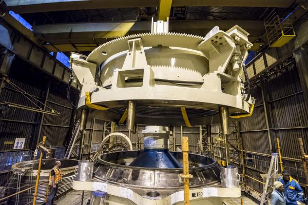 Bild 1 von 2: Das 72 Tonnen schwere und 12 Meter lange M1150 Assault Breacher Vehicle ist einer der schwersten, stärksten und vielseitigsten Panzer, die es gibt.