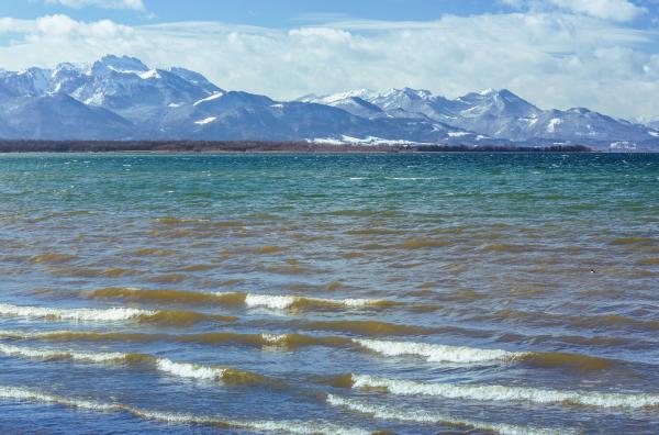 Bild 1 von 1: Der Chiemsee, das Bayerische Meer, mit beeindruckender Bergkulisse.