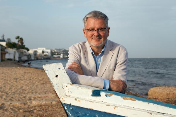 Bild 1 von 15: Moderator Christopher Clark an der tunesische Küste nahe Karthago