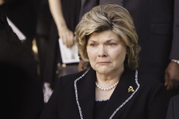 Bild 1 von 41: Kommt mit dem Tod ihres Sohnes nicht zurecht: Louise O'Malley (Debra Monk) ...