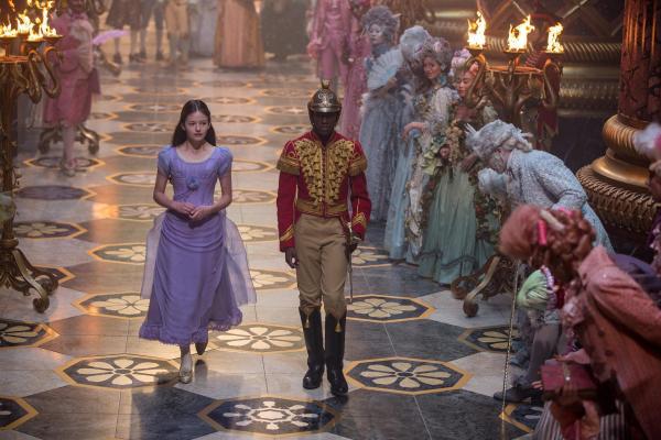 Bild 1 von 1: Im Bild: Mackenzie Foy (Clara), Jayden Fowora-Knight (Phillip).