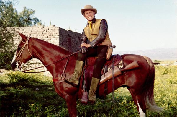 Bild 1 von 5: Der Revolverheld Lomax (Kirk Douglas) ist auch ein unwiderstehlicher Frauenschwarm.