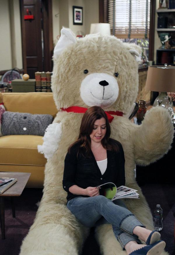 Bild 1 von 26: Für wen wird sich Lily (Alyson Hannigan) als Paten für ihren Sohn Marvin entscheiden?