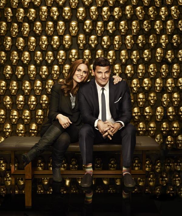 Bild 1 von 9: Temperance Brennan (Emily Deschanel, l.); Seeley Booth (David Boreanaz, r.)