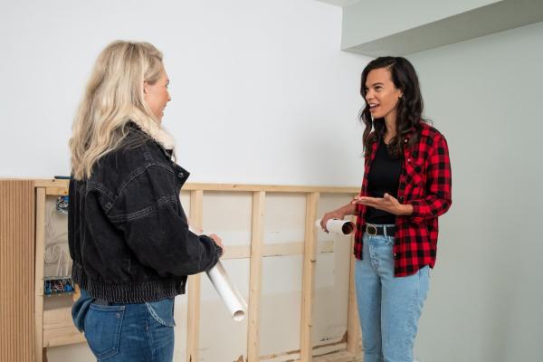 Bild 1 von 8: April Brown (l.); Sarah Sklash (r.)