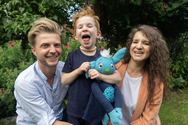 Bild 1 von 10: Lukas mit Mama und Papa
© KiKA/Lupalipa Media - Honorarfreie Verwendung gemäß AGB im redaktionellen Zusammenhang mit genannter Sendung bei Nennung \