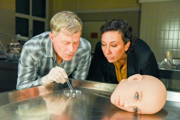 Bild 1 von 4: Andreas Lust (Stefan Schnell), Ursula Strauss (Angelika Schnell).