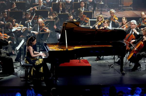 Bild 1 von 3: Der packenden Interpretation von Dmitri Schostakowitschs Symphonie Nr. 10 folgt ein Höhepunkt romantischer Virtuosität: Peter Tschaikowskys Konzert Nr. 1 mit der Pianistin Beatrice Rana.