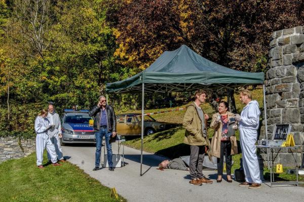 Bild 1 von 28: Im Bild (v.li.): Stefan Jürgens (Carl Ribarski), Alexander Morandini (Fabian Fürst), Andreas Kiendl (Klaus Lechner), Maria Happel (Dr. Franziska Beck), Helmut Bohatsch (Franz Wolfahrt).