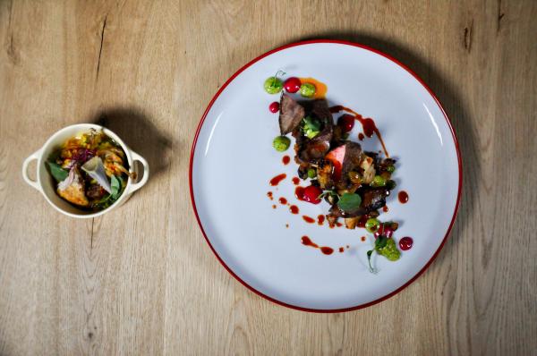 Bild 1 von 9: Alfredos Spezialität: Arroz brut & Frito Mallorquin.