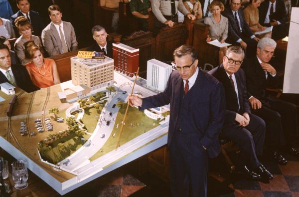 Bild 1 von 8: Jim Garrison (Kevin Costner, M.)