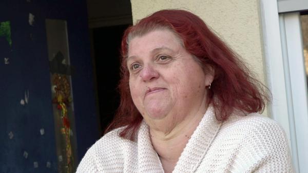 Bild 1 von 4: Carmen hat Angst um ihre Gesundheit. Trotz Überweisung ihrer Hausärztin wird sie vom Nierenzentrum abgewimmelt..