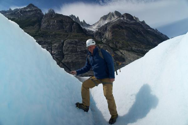 Bild 1 von 5: Der Grey-Gletscher legt täglich bis zu zwei Meter zurück. Er ist Teil des patagonischen Eisfelds. Dieses wird von zwei Eisflächen gebildet - zusammen über 16.000 km2 groß. Westwinde, die vom Pazifik her wehen, bringen feuchte Luft in die südlichen Anden.