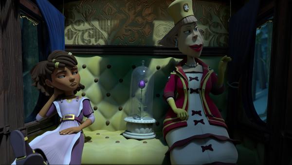 Bild 1 von 3: Herzogin Avida (rechts) und ihre Tochter Prinzessin Ailina (links), machen sich mit der royalen Kutsche auf ins benachbarte Königreich Galanthia. Dort wohnt die Schwester der Herzogin, der Avida unbedingt die Mondblume zeigen will, um sie neidisch zu machen.