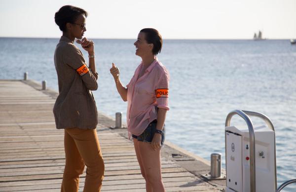 Bild 1 von 5: Gaëlle Crivelli (Beatrice de la Boulaye, r.) zeigt vollen Einsatz bei den Ermittlungen. Ihre neue Kollegin und Vorgesetzte Mélissa Sainte-Rose (Sonia Rolland, l.) weiß nicht, was sie davon halten soll.