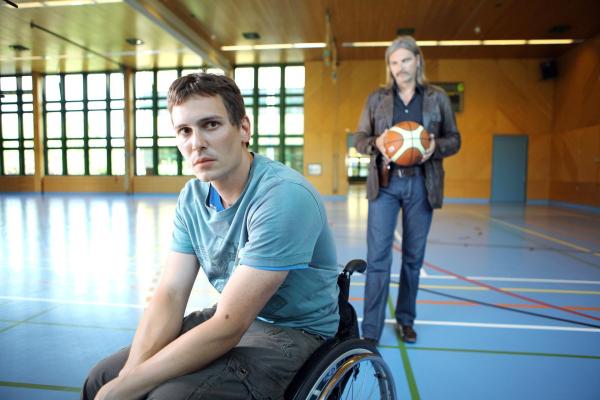 Bild 1 von 22: Im Bild (v.li.): Christopher Schärf (Sebastian Knapp), Stefan Jürgens (Carl Ribarski).