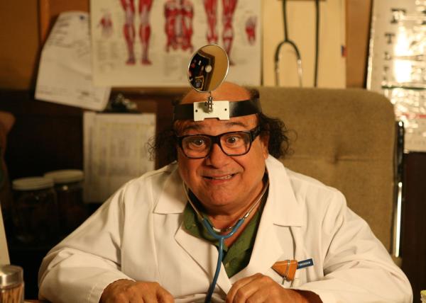 Bild 1 von 8: Frank Reynolds (Danny DeVito)