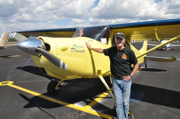 Bild 1 von 13: Pilot Jack Hart fliegt regelmäßig mit seiner Chessna über den Park.