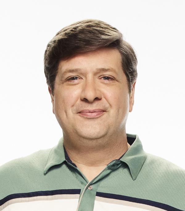 Bild 1 von 24: (1. Staffel) - Nachdem George Sr. (Lance Barber) seinen Job verloren hat, leidet der Vater von drei Kindern unter Depressionen und lässt das bevorzugt an seinem hochintelligenten Sohn Sheldon aus ...
