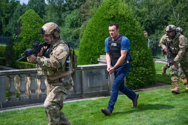 Bild 1 von 8: Supervisory Special Agent Jess LaCroix (Julian McMahon, Mitte)
