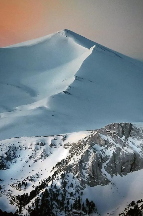 Bild 1 von 3: Der Olymp hat bis heute nichts von seiner Faszination verloren ? nicht zuletzt für viele Wissenschaftler, die nach rationalen Erklärungen für diese außergewöhnlichen Phänomene forschen.