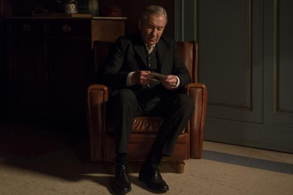 Bild 1 von 6: Don Emilio López (José Sacristán)