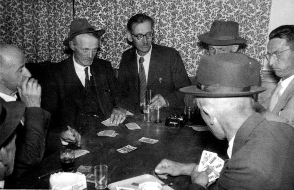 Bild 1 von 21: Im Bild: Stammtisch.