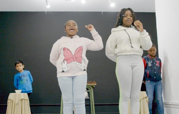 Bild 1 von 4: Die Kinder des Internats San Ildefonso proben für die Ziehung der Weihnachtslotterie.